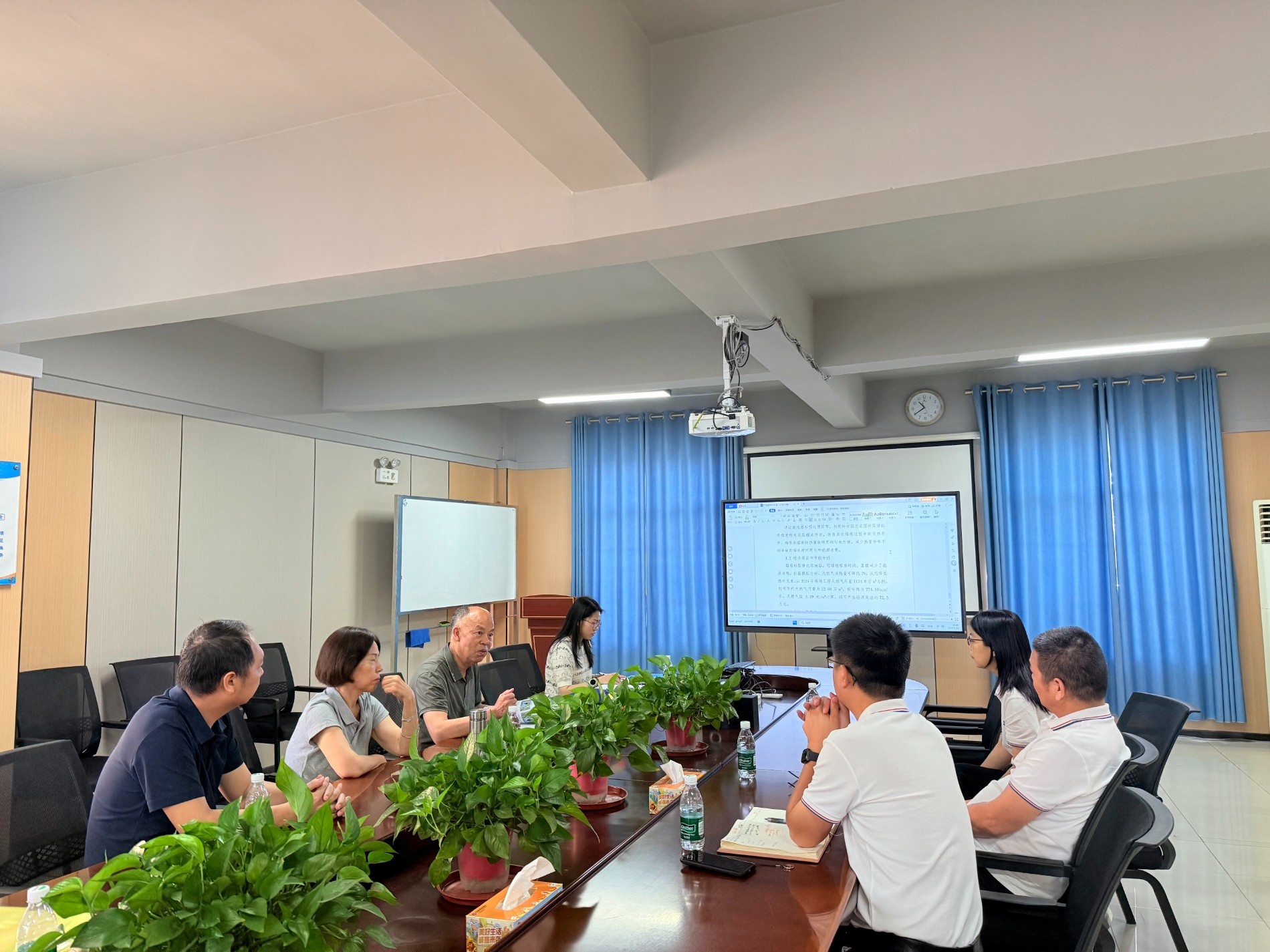 1 专家组在顺博铝合金召开座谈会.jpg