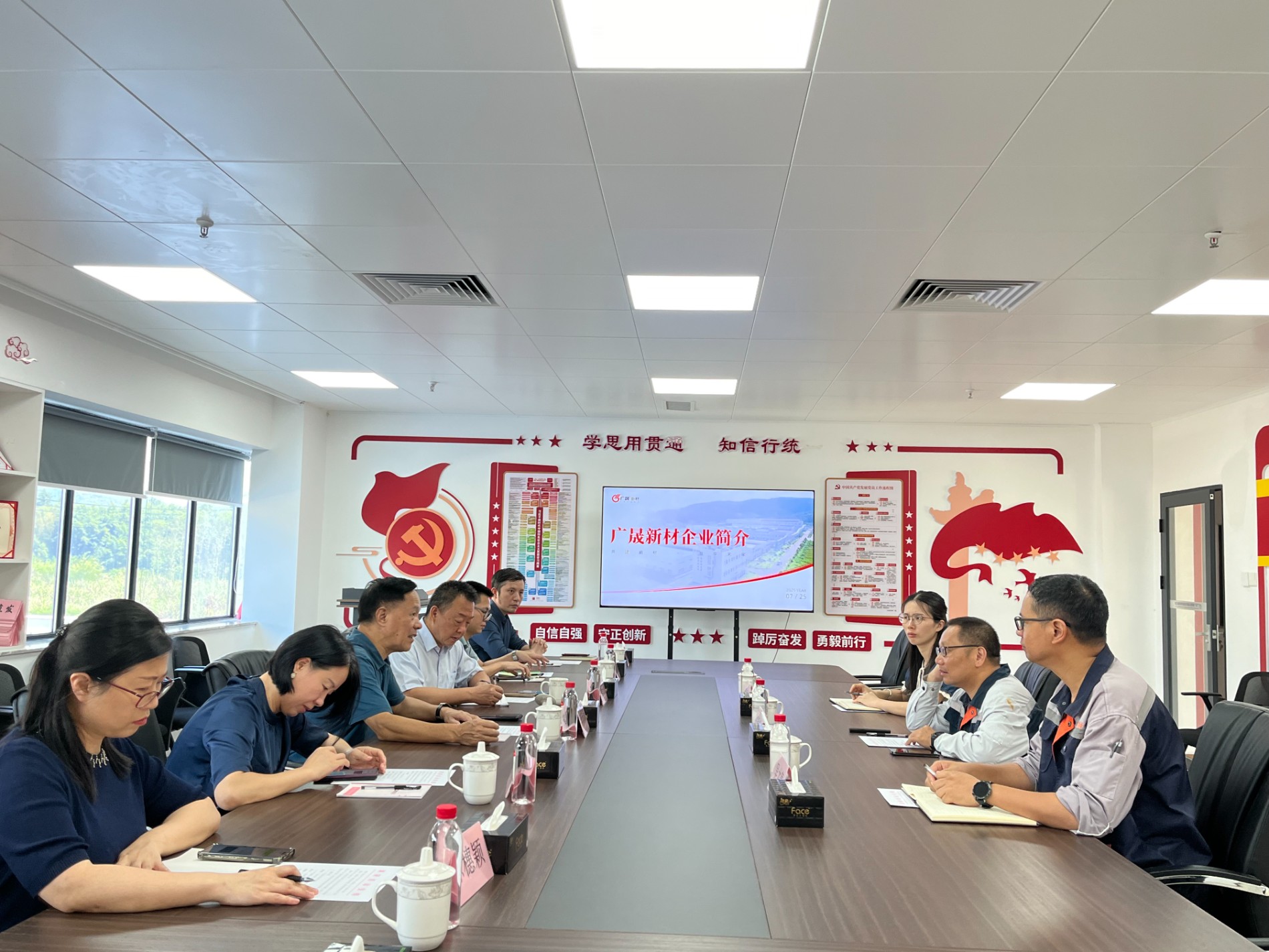 3 座谈会现场.jpg